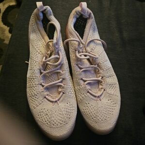 Light Beige Athletic Sneakers with Sock-like Fit and Unique Lacing System